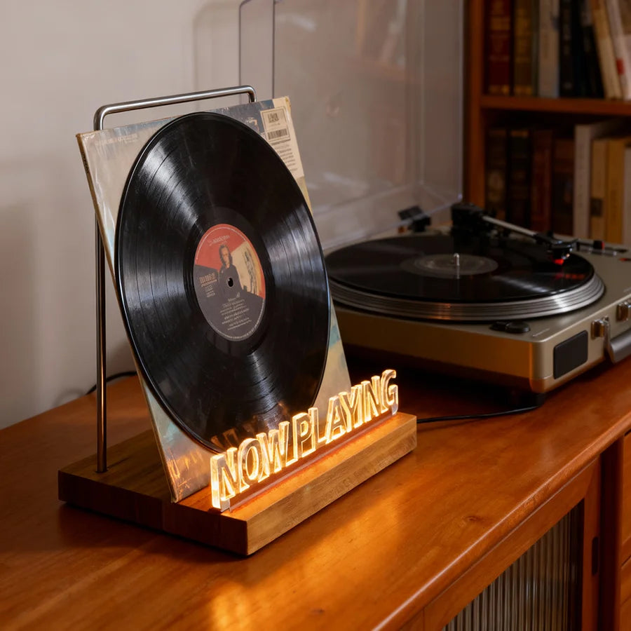 Verlichte vinylplaathouder Now Playing - sfeerbeeld verlicht met plaat